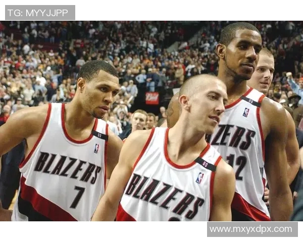 小牛队与开拓者传奇球星罗伊的巅峰对决回顾与分析